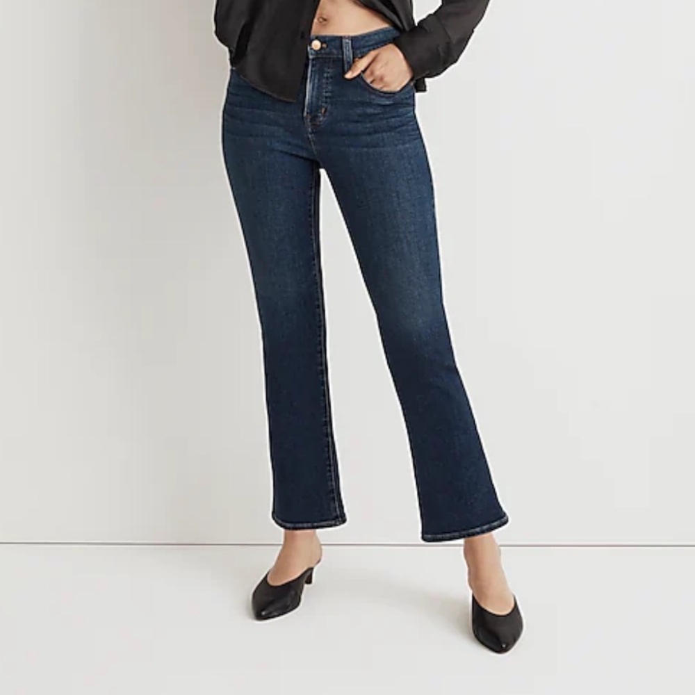 Madewell - Mid Rise Kick Out Flare Jeans in Collette Wash